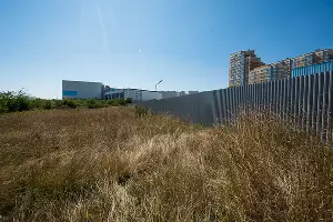 Огороженная территория &copy;&nbsp;Фото Елены Синеок, Юга.ру