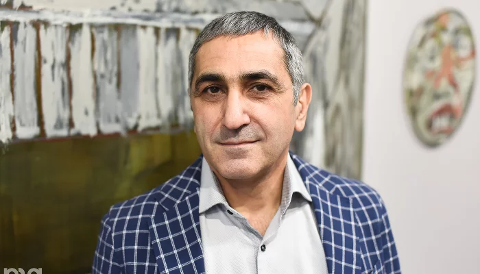 Владелец галереи «Доротея» Артур Григорян &copy;&nbsp;Фото Елены Синеок, Юга.ру