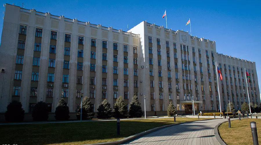 Здание администрации Краснодарского края  &copy;&nbsp;Елена Синеок, ЮГА.ру