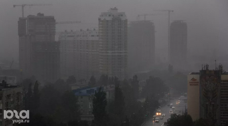 Краснодар во время ливня &copy;&nbsp;Фото Елены Синеок, Юга.ру