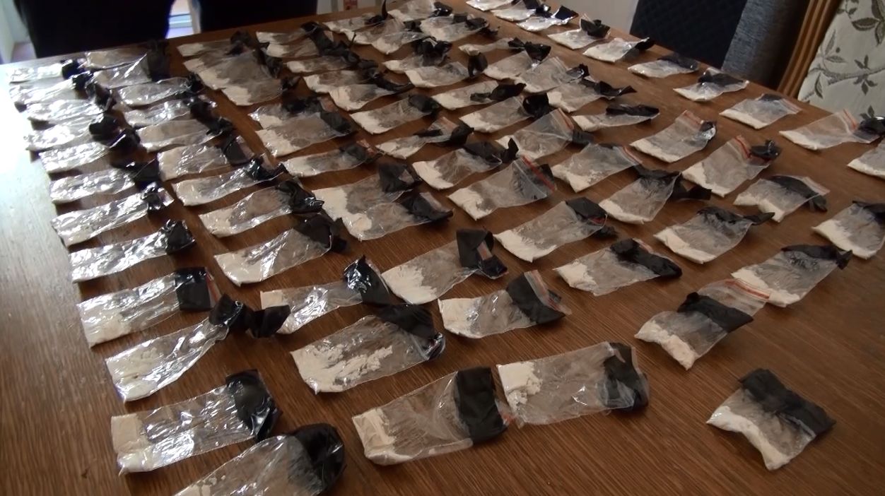 В Краснодаре у двоих наркосбытчиков отыскали больше 1 кг «синтетики»