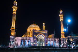 Мечеть «Гордость мусульман» в городе Шали &copy;&nbsp;Фото Елены Синеок, Юга.ру