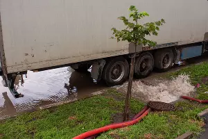 Последствия ливня на улице Московской &copy;&nbsp;Фото Дмитрия Пославского, Юга.ру