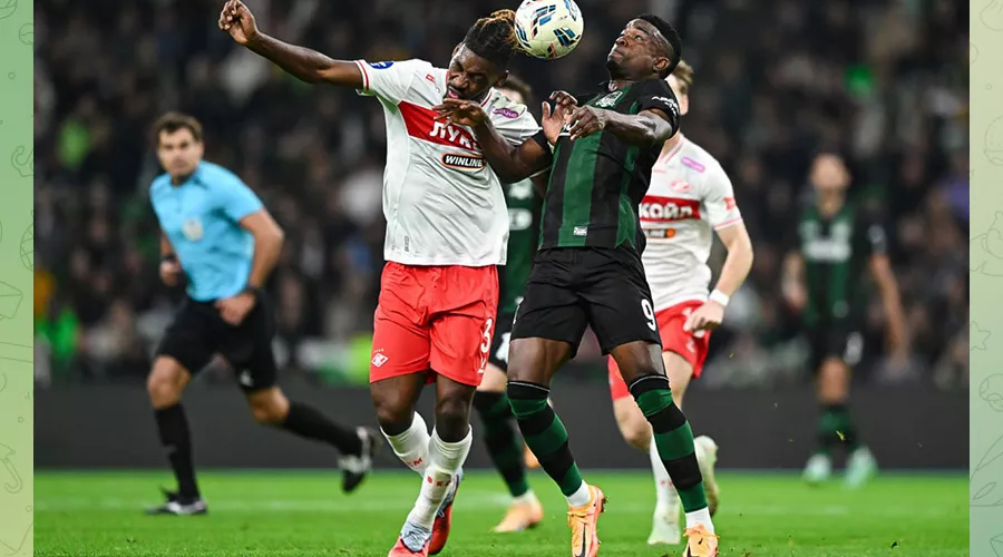 Защитник «Спартака» Кристофер Ву борется за мяч с форвардом «Краснодара» Джоном Кордобой &copy;&nbsp;Скриншот публикации в телеграм-канале ФК &laquo;Краснодар&raquo;, t.me/fckrasnodar