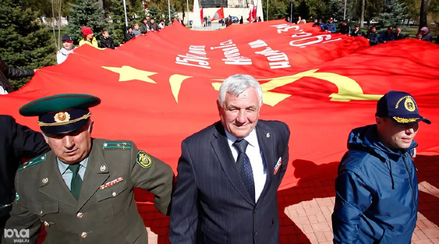 Через Кубань провезли самую большую копию Знамени Победы &copy;&nbsp;Влад Александров. ЮГА.ру