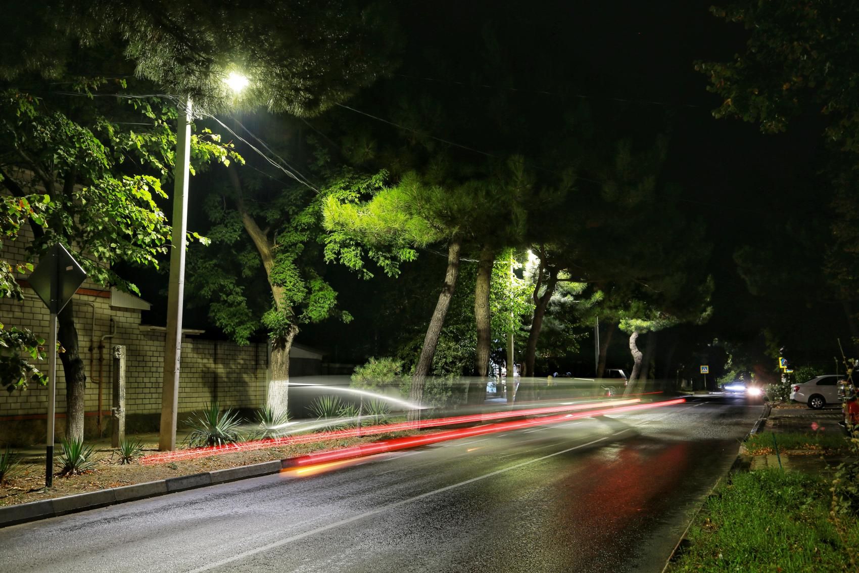размещение фонарей в парке. сочи улица конституции набережная. сочи фото города 2022 года. освещение дорожек в парке. сочи уличное освещение.