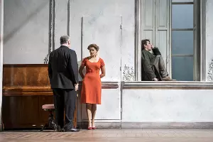 Кадр из спектакля «Мизантроп» &copy;&nbsp;Фото с сайта kinohod.ru