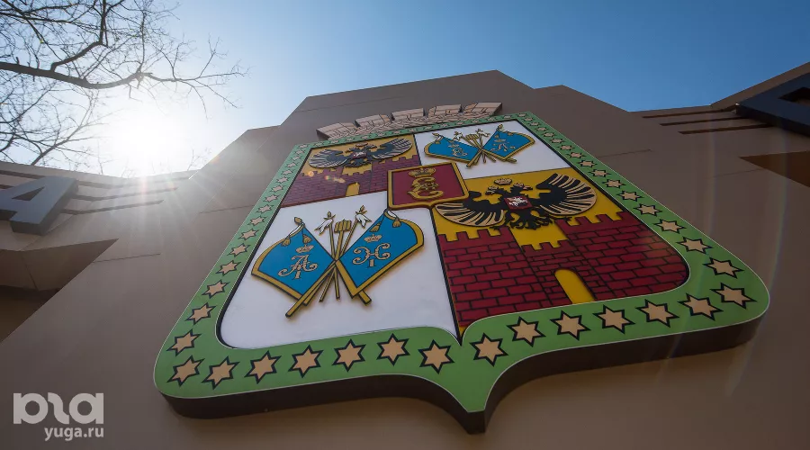 Герб Краснодара  &copy;&nbsp;Фото Елены Синеок, Юга.ру