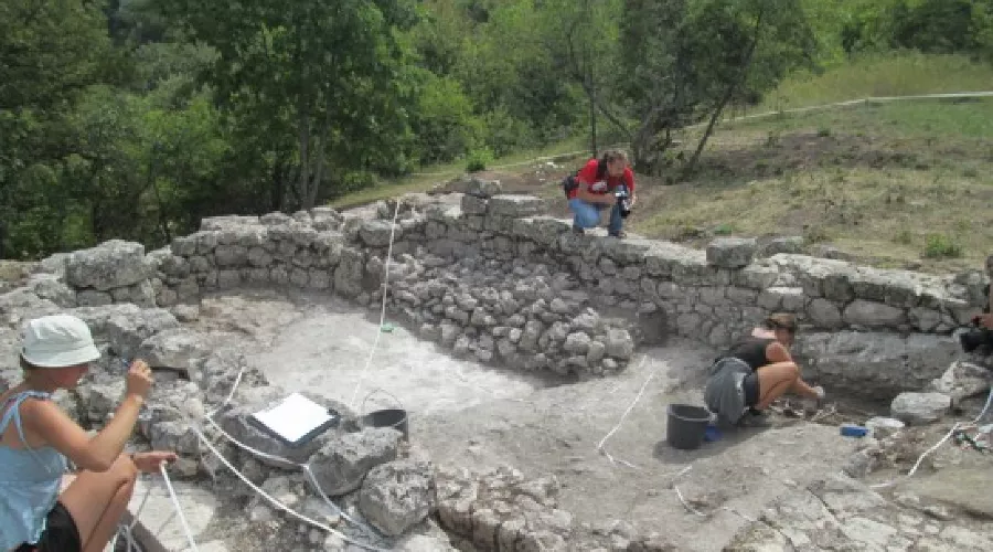 Археологические раскопки столицы средневекового княжества Феодоро на плато Мангуп &copy;&nbsp;Фото пресс-службы Крымского федерального университета