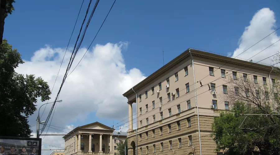 Здание ГУВД Москвы со стороны Петровки, 2015 год &copy;&nbsp;Фото Александра Спиридонова, wikipedia.org, лицензия CC BY 3.0