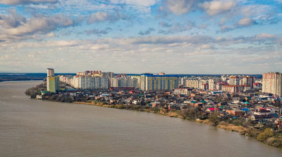 Берег Кубани в районе улицы Кубанка &copy;&nbsp;Фото Антона Быкова, Юга.ру