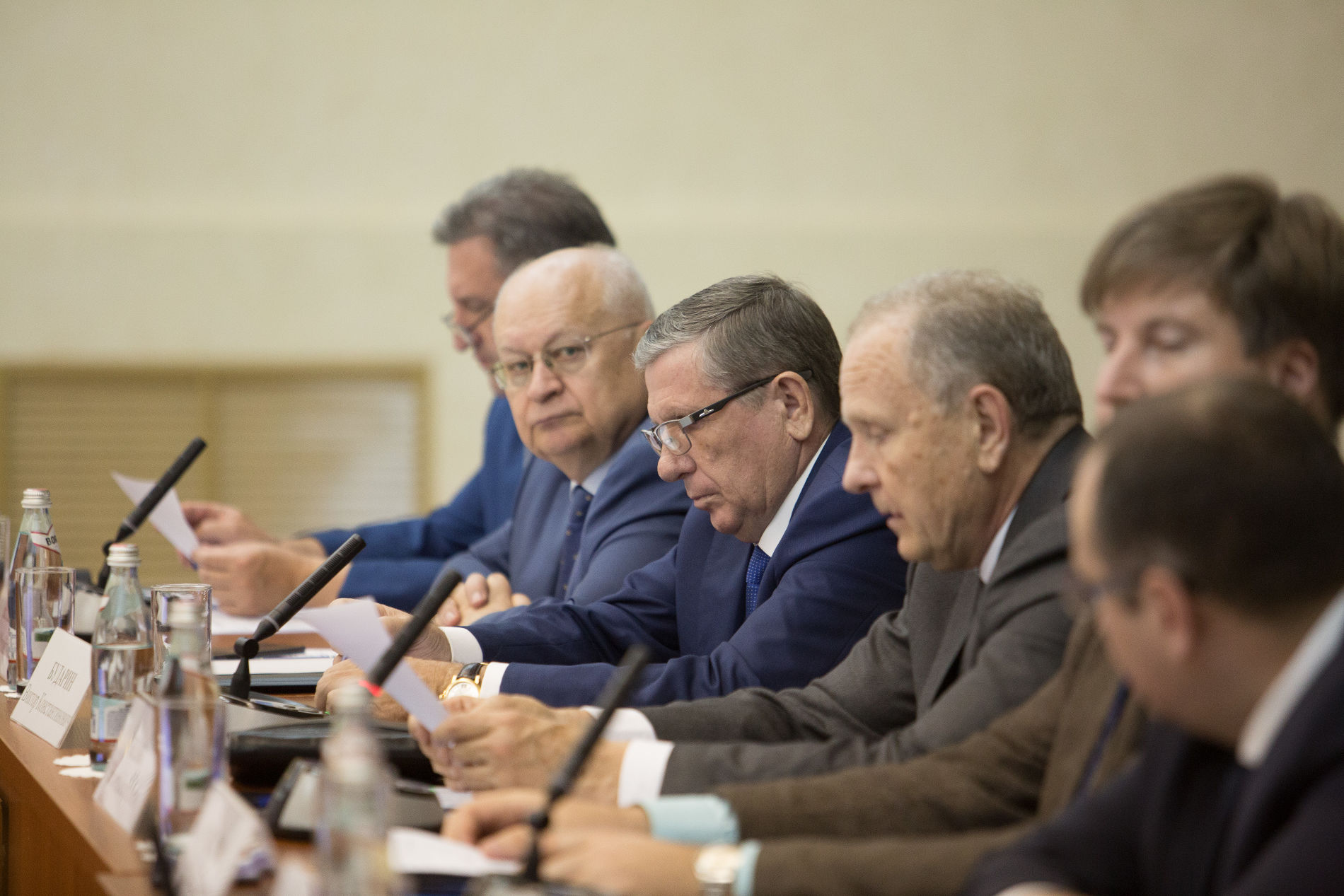 Устинов полпред президента в юфо. Устинов полпред президента в юфо. �� в юфо владимир устинов. Владимир васильевич устинов. Владимир устинов представитель президента рф в юфо.