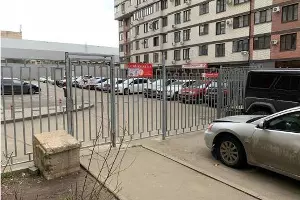 Заграждения, препятствующие проезду пожарной техники &copy;&nbsp;Фото пресс-службы администрации Краснодара