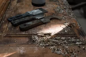 Реставрация дверей в мастерской Лазаря Щербакова &copy;&nbsp;Фото Елены Синеок, Юга.ру