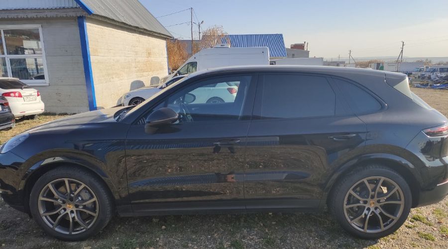 Изъятый следователем СКР автомобиль Porsche Cayenne S © Фото пресс-службы СУ СК РФ по Ставропольскому краю