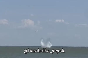 Момент падения Су-25 © Скриншот видео t.me/baraholka_yeysk