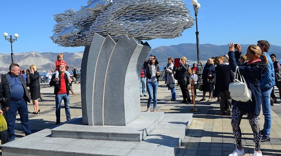 Памятник хамсе в Новороссийске © Фото с сайта admnvrsk.ru