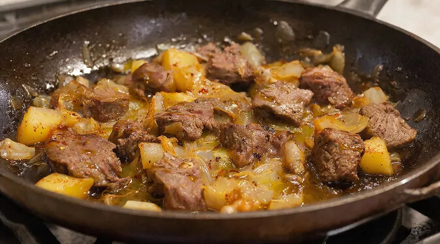 ужин &copy;&nbsp;Изображение сгенерировано нейросетью Gigachat