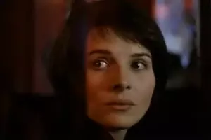 Кадр из фильма «Три цвета: Синий» &copy;&nbsp;Скриншот видео с Rutube-канала &laquo;Чисто, аккуратно, безупречно&raquo;