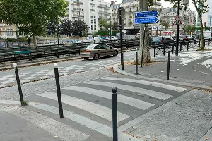 Заборы в Париже &copy;&nbsp;Фото с сайта varlamov.me