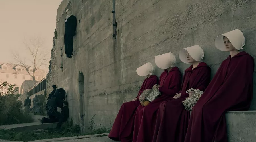 Кадр из сериала «Рассказ служанки» &copy;&nbsp;Фото с сайта kinopoisk.ru