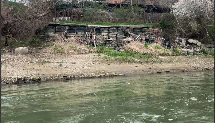 Строительный мусор и незаконные сливы