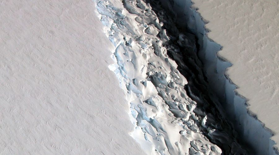 Трещина шельфового ледника Ларсен С в Антарктике © Фото с сайта nasa.gov