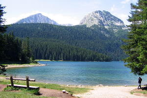 Черное озеро в Черногории © Фото Nije bitno, CC BY-SA 3.0 с сайте wikimedia.org
