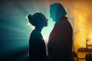 Кадр из трейлера к фильму «Джокер: Безумие на двоих» © Скриншот видео с YouTube-канала Kinoman, www.youtube.com/channel/UC6A-Z0jDKemh9-CwGbj5yog