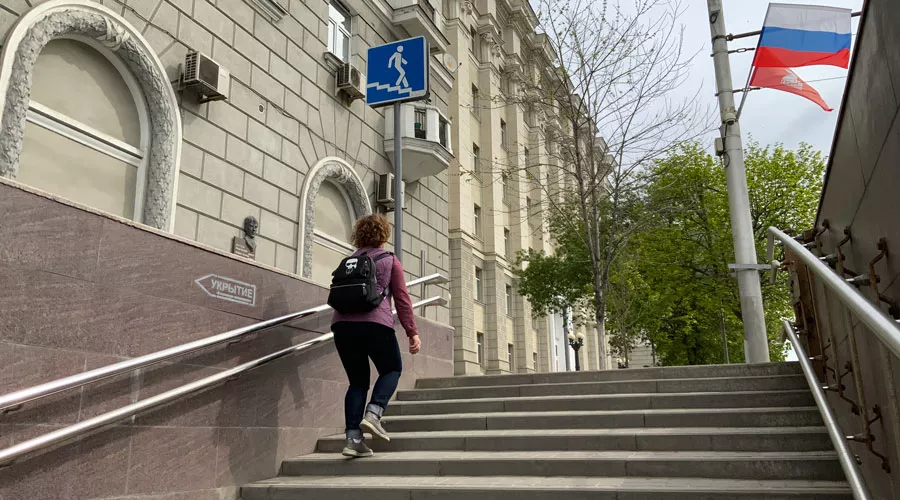 Указатель «Убежище», Ростов-на-Дону &copy;&nbsp;Фото Дмитрия Пославского, Юга.ру