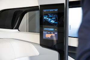 Презентация беспилотного электробуса в «Сколково» © Фото пресс-службы «Ростелекома»