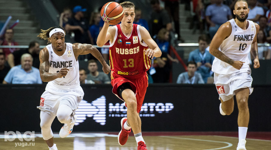 Россия уступила Франции в отборочном турнире КМ-2019 по баскетболу в Краснодаре © Фото Елены Синеок, Юга.ру
