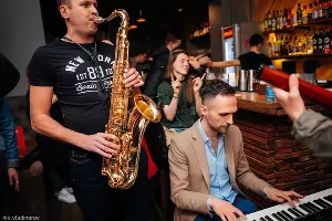 Джазовый четверг в баре «Зерно», саксофонист Юрий Красильников, пианист Владимир Шубин &copy;&nbsp;Фото Николая Владимирова