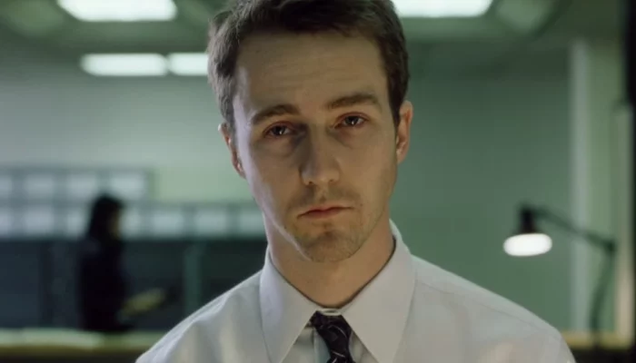 Главный герой фильма «Бойцовский клуб», страдающий хронической бессонницей &copy;&nbsp;Скриншот из фильма &laquo;Бойцовский клуб&raquo; на kinopoisk.ru