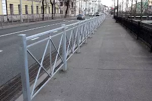 Заборы в Казани &copy;&nbsp;Фото с сайта evening-kazan.ru