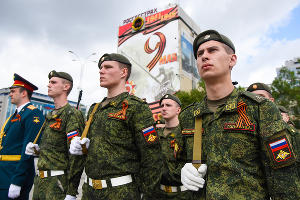 Парад Победы на Театральной площади в Краснодаре © Фото Елены Синеок, Юга.ру