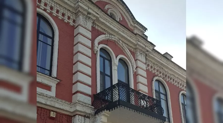 Администрация ст. Полтавской, с этого балкона в 1932 году сталинский нарком Лазарь Каганович угрожал станичникам &copy;&nbsp;Фото Нины Шилоносовой