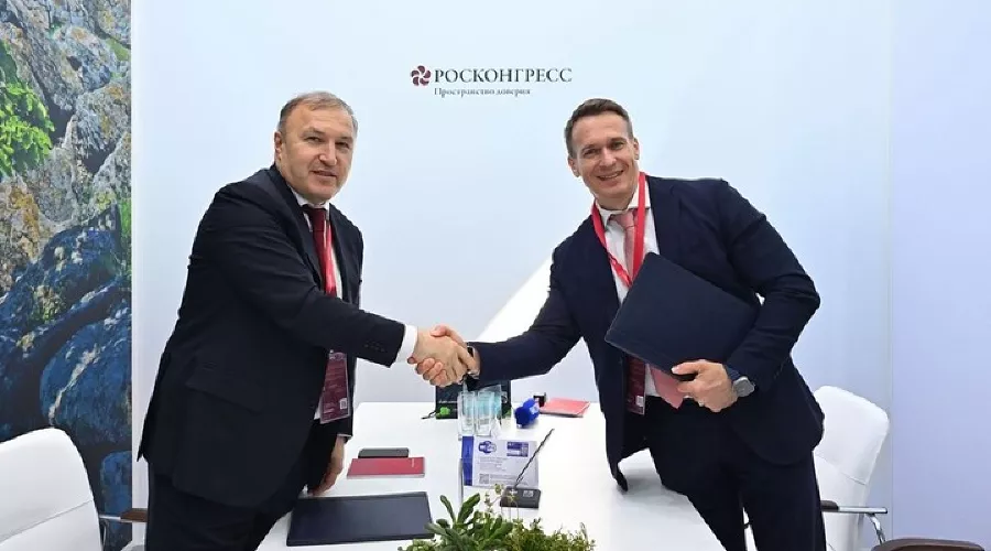  Глава Адыгеи Мурат Кумпилов и гендиректор «Почты России» Михаил Волков &copy;&nbsp;Фото Алексея Гусева