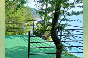 Смотровая площадка на скале Киселева в 5 км к северо-западу от Туапсе &copy;&nbsp;Скриншот публикации в телеграм-канале Сергея Бойко, t.me/glavatuapseregion