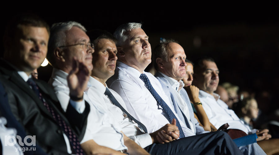 День «ЕвроХима» и праздник урожая в Белореченске © Александр Шаповалов четвертый слева. Фото Елены Синеок, Юга.ру