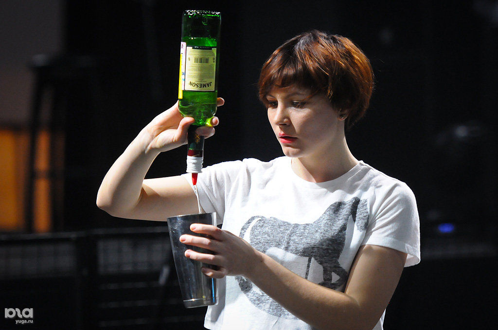 флейринг бармен. день пиво-понга (beer pong day). конкурс спиртных напитков. конкурсы с алкоголем. конкурсы с алкоголем.