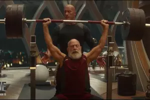 Кадр из трейлера к фильму «Красный» &copy;&nbsp;Скриншот видео с YouTube-канала &laquo;Кино Трейлеры&raquo;