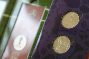 Памятные монеты с символикой чемпионата мира по футболу 2018 года © Фото пресс-службы Альфа-Банка