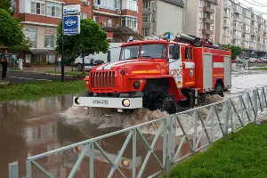Последствия ливня на улице Московской &copy;&nbsp;Фото Дмитрия Пославского, Юга.ру