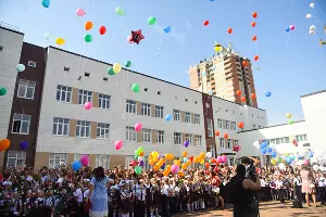 Линейка 1 сентября в филиале школы №66 &copy;&nbsp;Фото Елены Синеок, Юга.ру