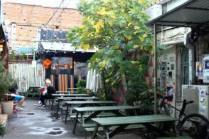 Двор на Красной, 88 &copy;&nbsp;Фото Марины Солошко, Юга.ру