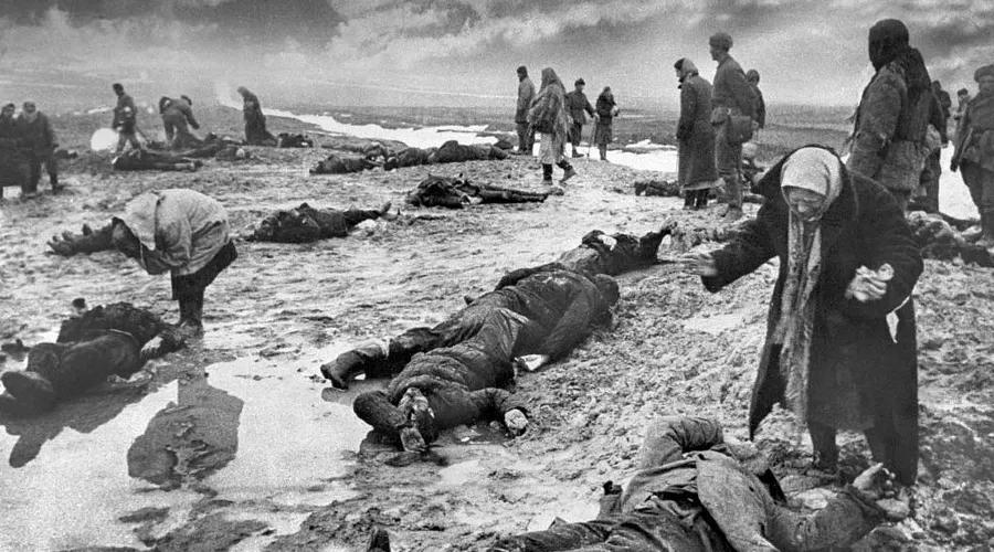 «Горе». Фотография Дмитрия Бальтерманца. 1942 год &copy;&nbsp;Фото с сайта wikipedia.org