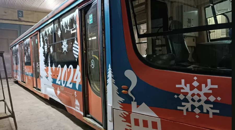 Новогодний троллейбус &copy;&nbsp;Скриншот фото из телеграм-канала &laquo;KRD.ru&raquo;