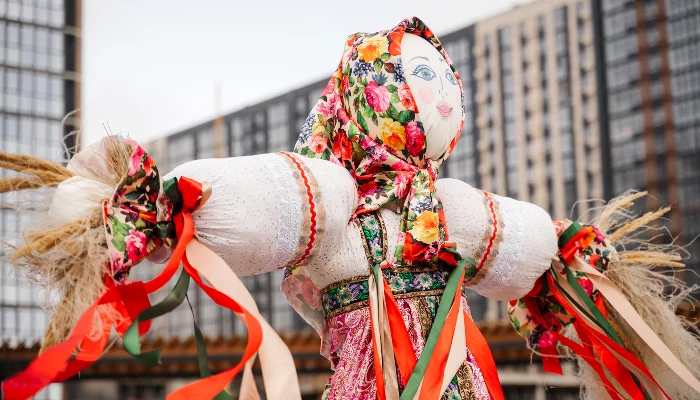 Блины, ярмарки и хороводы под фолк