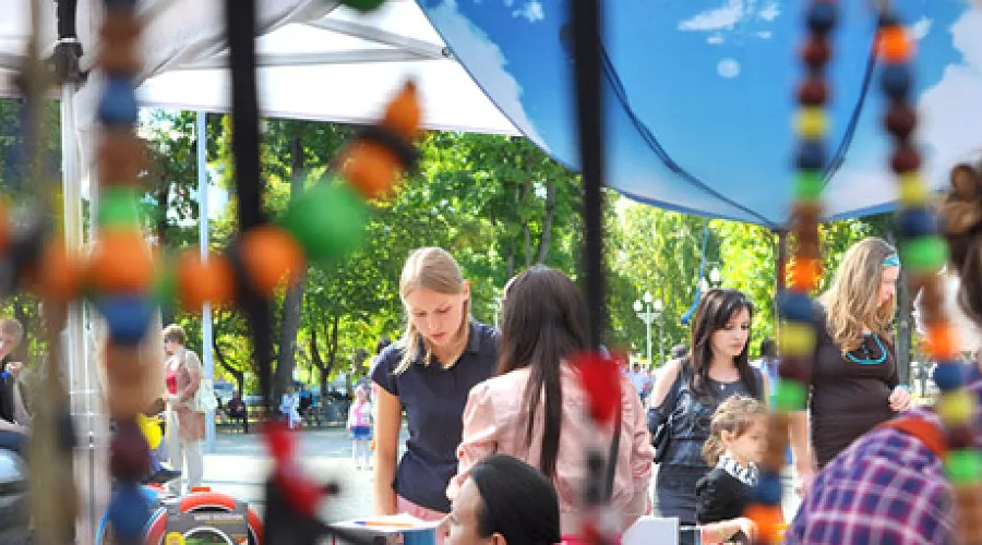 Праздничная ярмарка в сквере им.Жукова &copy;&nbsp;Елена Синеок. ЮГА.ру